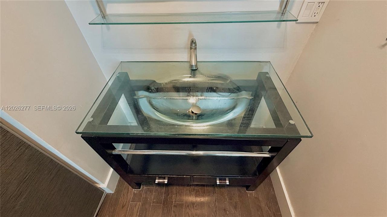 For Sale: $398,500 (1 beds, 1 baths, 795 Square Feet)