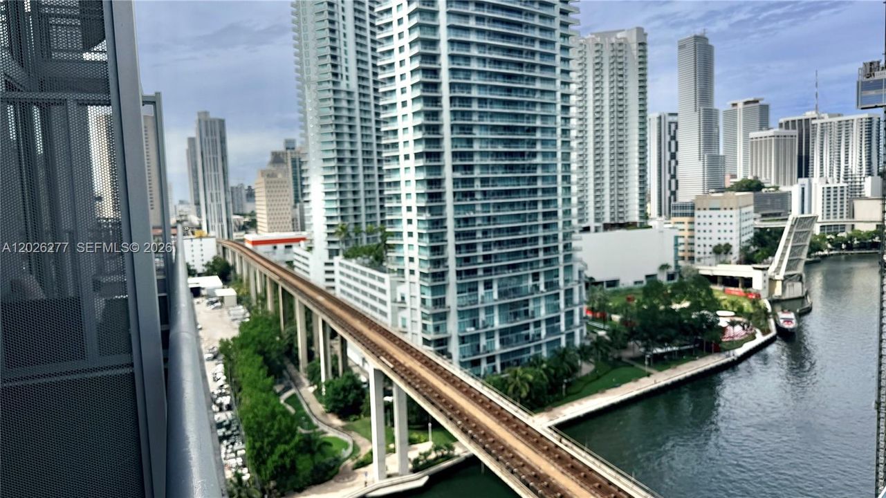 For Sale: $398,500 (1 beds, 1 baths, 795 Square Feet)