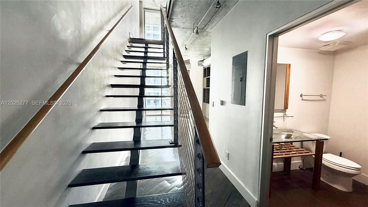 For Sale: $398,500 (1 beds, 1 baths, 795 Square Feet)