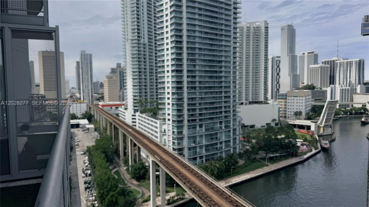 For Sale: $398,500 (1 beds, 1 baths, 795 Square Feet)