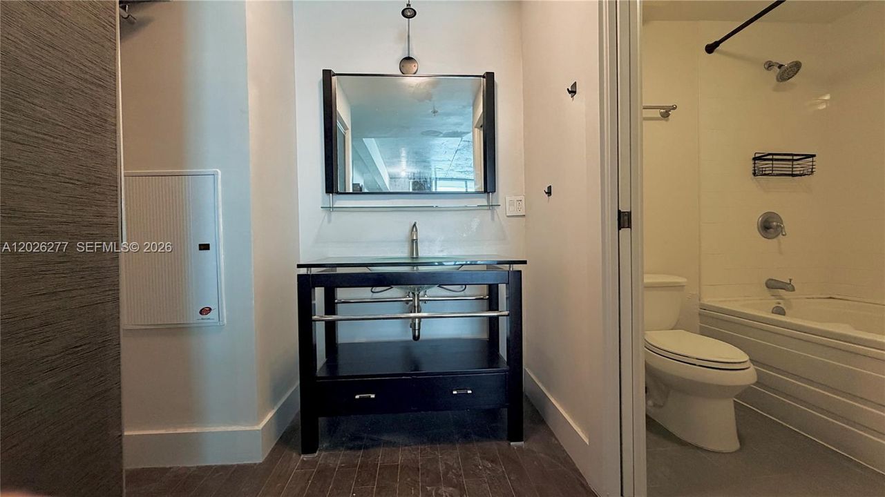 For Sale: $398,500 (1 beds, 1 baths, 795 Square Feet)