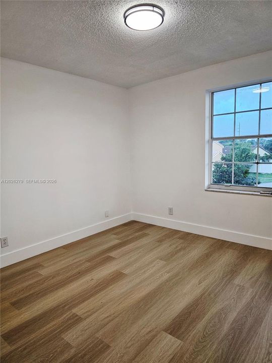 Activo con contrato: $775,000 (4 camas, 2 baños, 2347 Pies cuadrados)