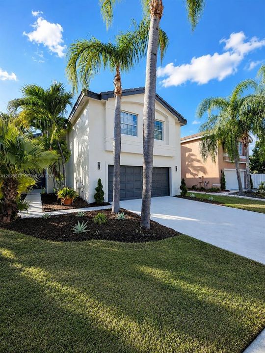 Activo con contrato: $775,000 (4 camas, 2 baños, 2347 Pies cuadrados)
