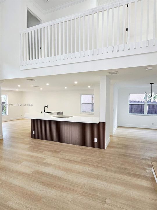 Activo con contrato: $775,000 (4 camas, 2 baños, 2347 Pies cuadrados)