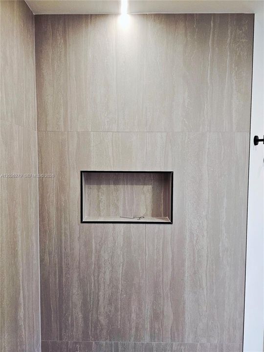 Activo con contrato: $775,000 (4 camas, 2 baños, 2347 Pies cuadrados)
