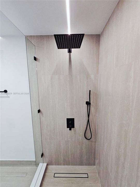 Activo con contrato: $775,000 (4 camas, 2 baños, 2347 Pies cuadrados)