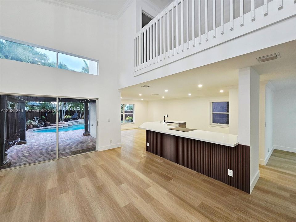Activo con contrato: $775,000 (4 camas, 2 baños, 2347 Pies cuadrados)