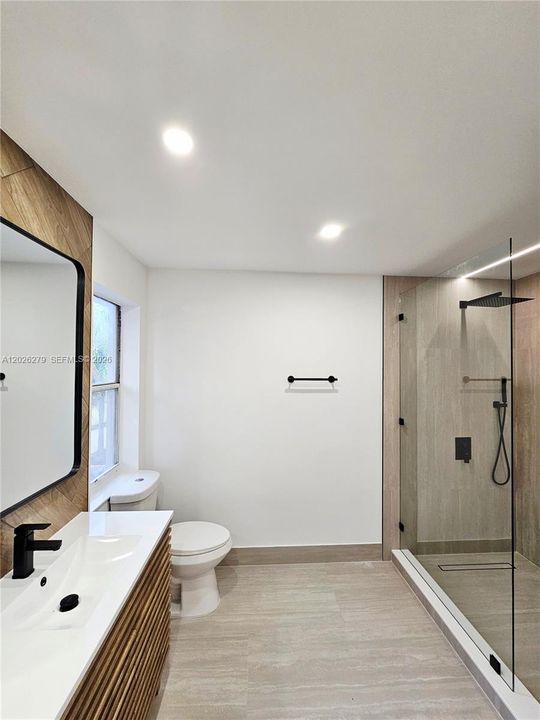 Activo con contrato: $775,000 (4 camas, 2 baños, 2347 Pies cuadrados)