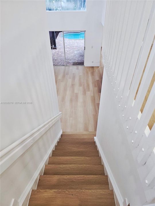 Activo con contrato: $775,000 (4 camas, 2 baños, 2347 Pies cuadrados)