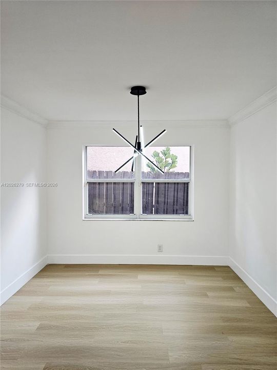 Activo con contrato: $775,000 (4 camas, 2 baños, 2347 Pies cuadrados)