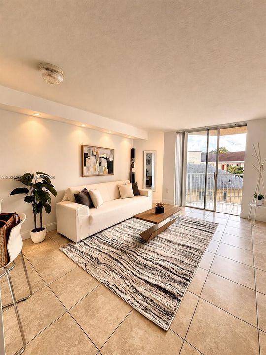 En Venta: $250,000 (1 camas, 1 baños, 635 Pies cuadrados)