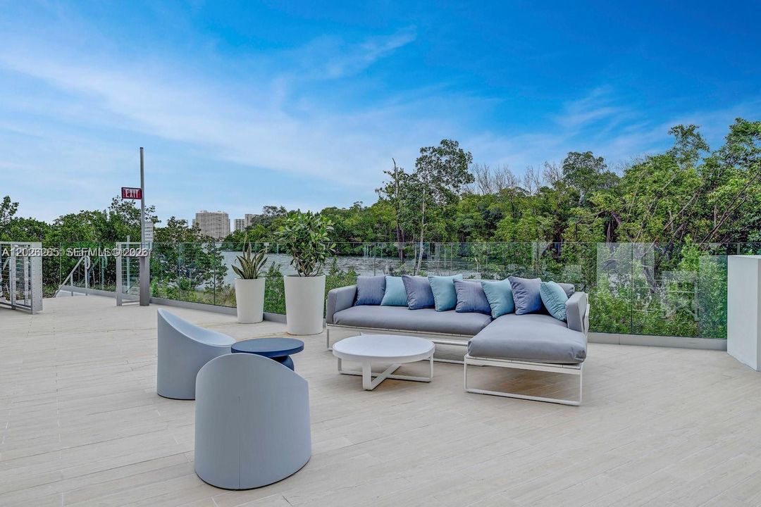 For Rent: $4,000 (2 beds, 2 baths, 1107 Square Feet)