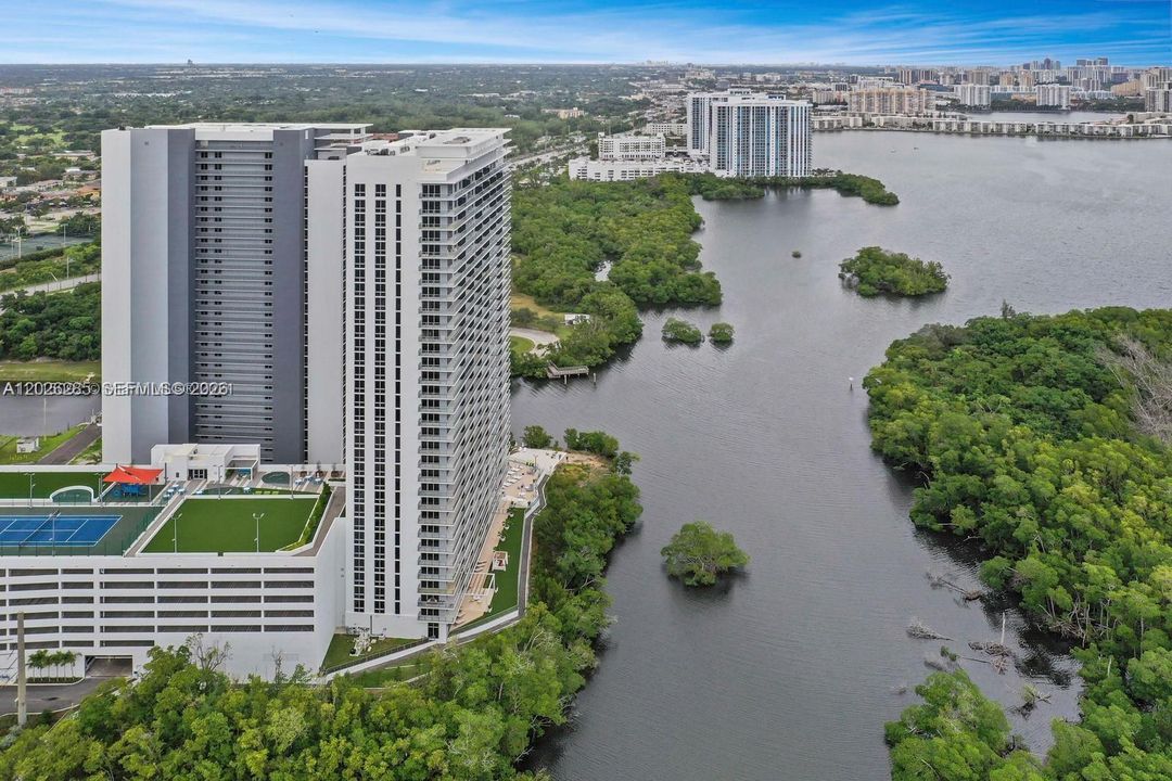For Rent: $4,000 (2 beds, 2 baths, 1107 Square Feet)