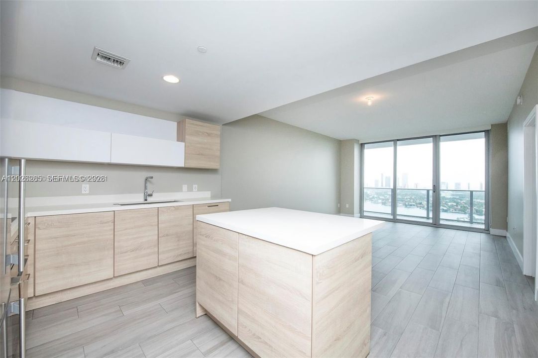 For Rent: $4,000 (2 beds, 2 baths, 1107 Square Feet)