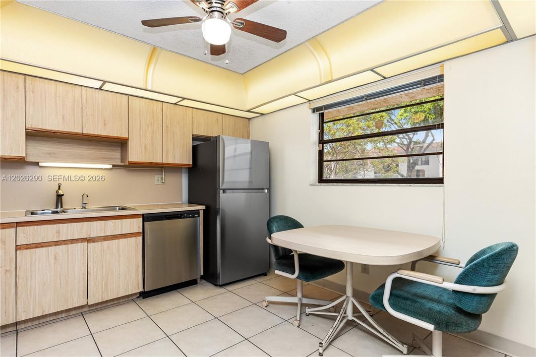 For Sale: $155,000 (2 beds, 2 baths, 1270 Square Feet)
