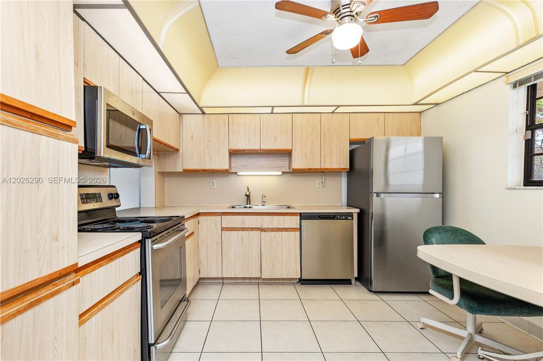 For Sale: $155,000 (2 beds, 2 baths, 1270 Square Feet)