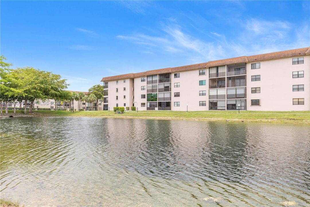 For Sale: $155,000 (2 beds, 2 baths, 1270 Square Feet)
