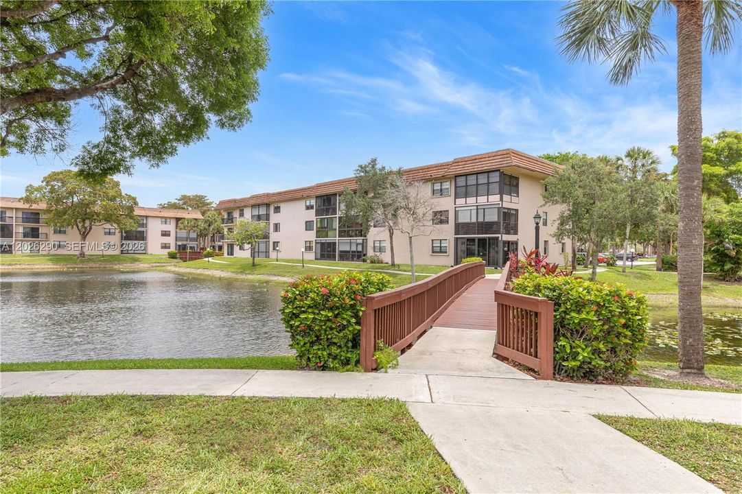For Sale: $155,000 (2 beds, 2 baths, 1270 Square Feet)
