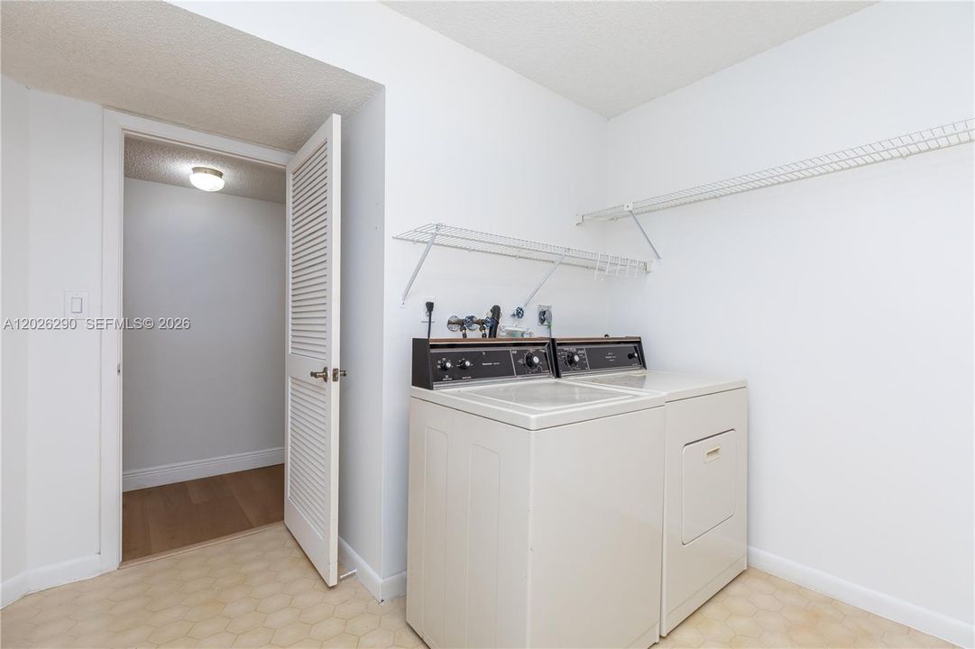For Sale: $155,000 (2 beds, 2 baths, 1270 Square Feet)