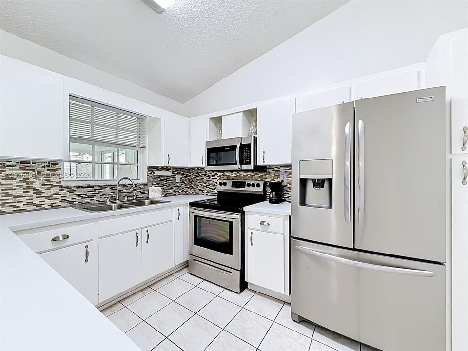 В аренду: $3,450 (3 спален, 2 ванн, 1430 Квадратных фут)