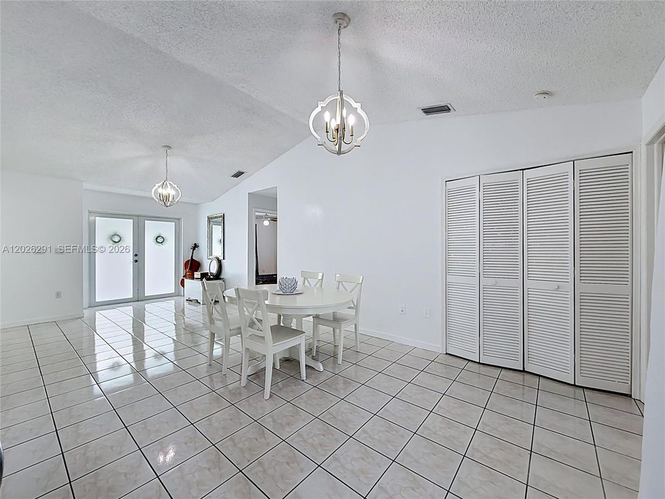В аренду: $3,450 (3 спален, 2 ванн, 1430 Квадратных фут)