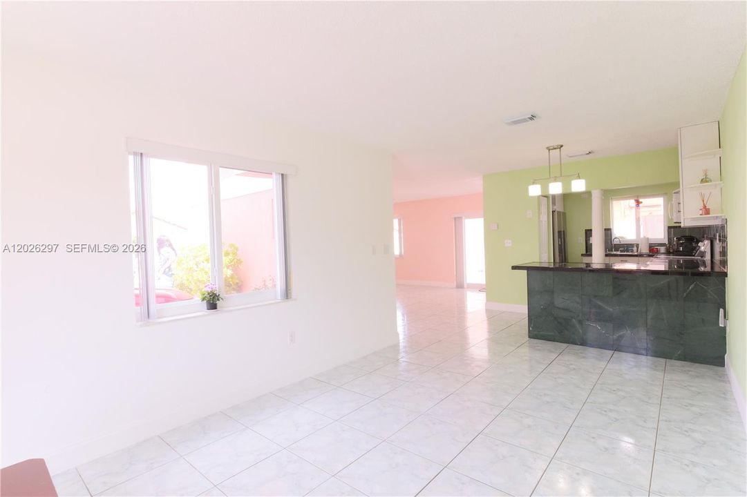 For Sale: $650,000 (3 beds, 2 baths, 1392 Square Feet)