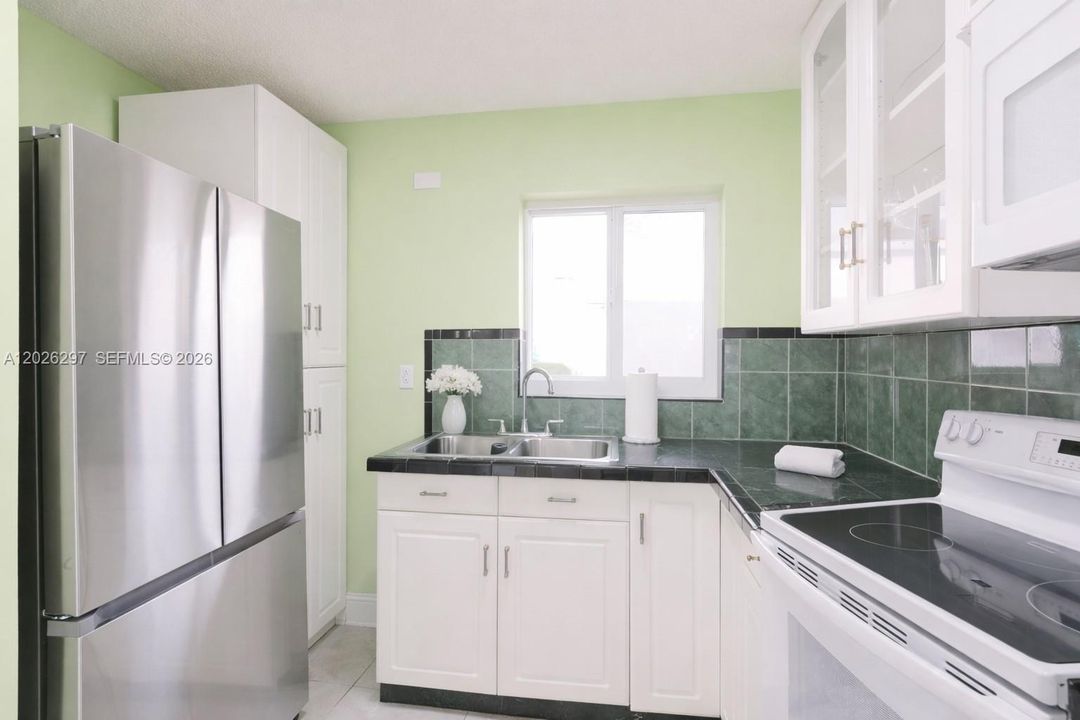 For Sale: $650,000 (3 beds, 2 baths, 1392 Square Feet)