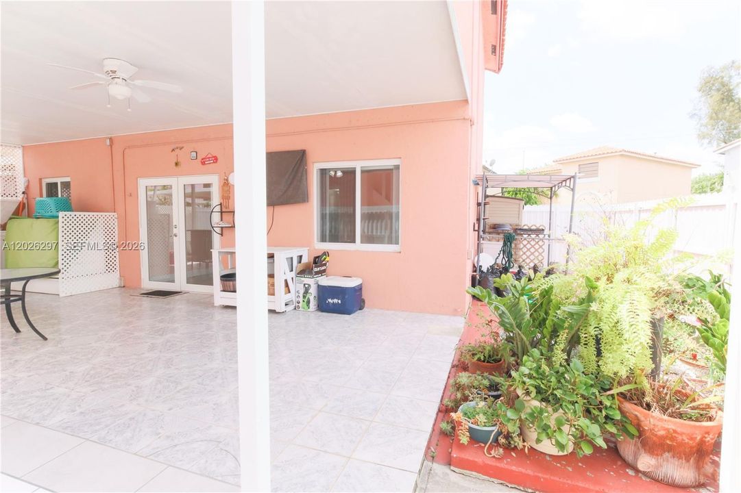 For Sale: $650,000 (3 beds, 2 baths, 1392 Square Feet)
