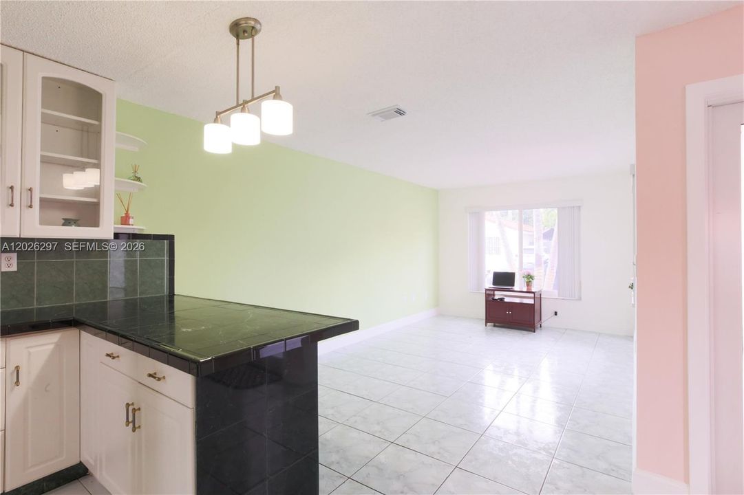 For Sale: $650,000 (3 beds, 2 baths, 1392 Square Feet)
