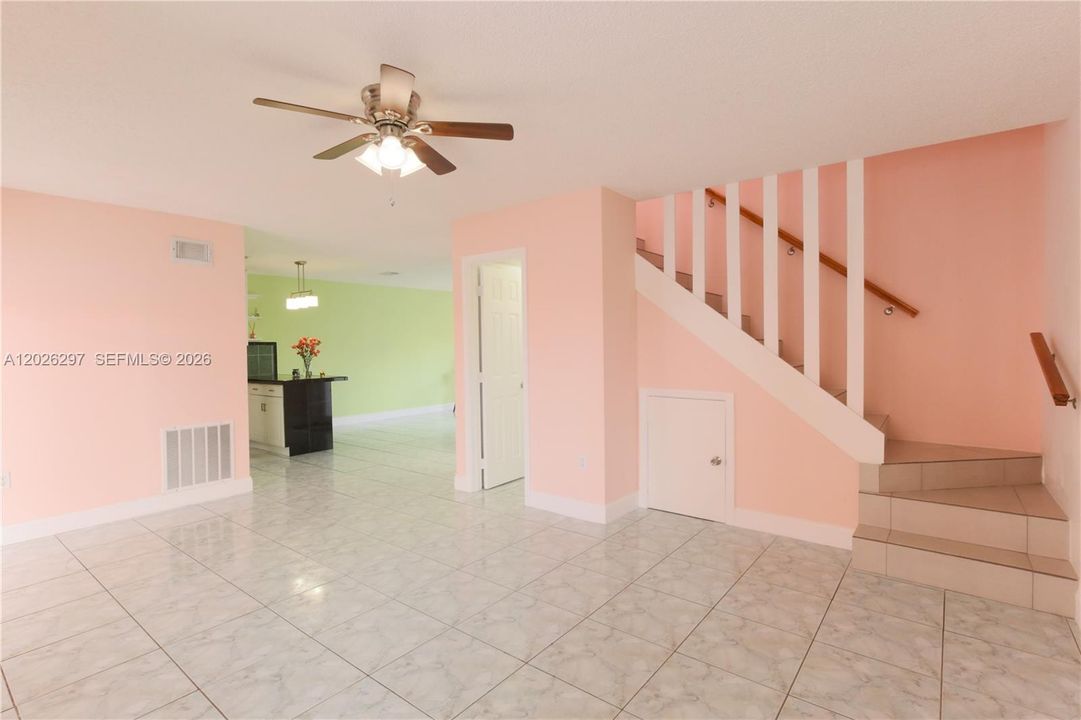 For Sale: $650,000 (3 beds, 2 baths, 1392 Square Feet)
