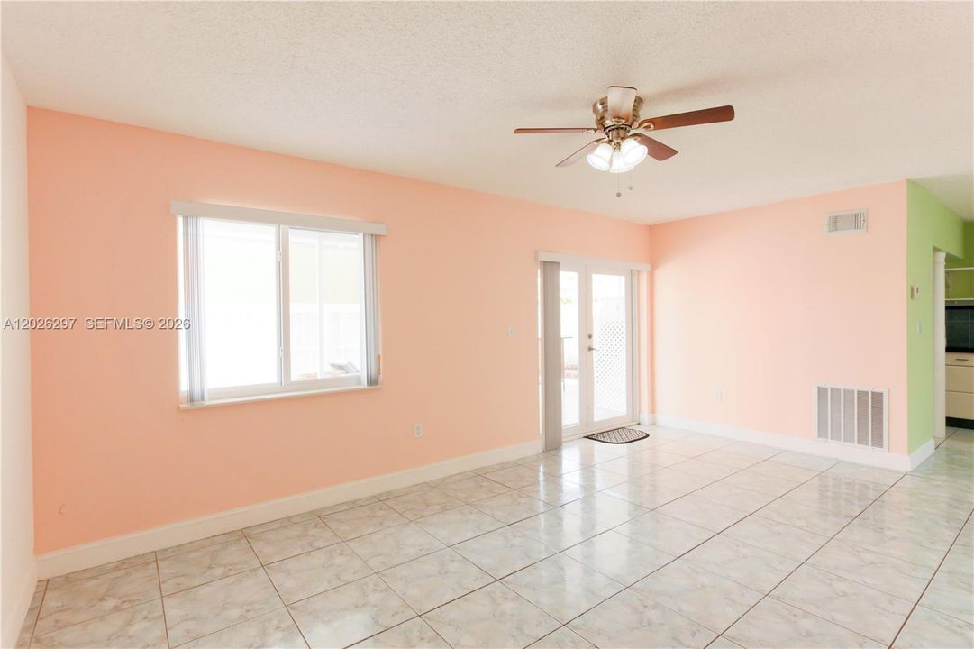 For Sale: $650,000 (3 beds, 2 baths, 1392 Square Feet)