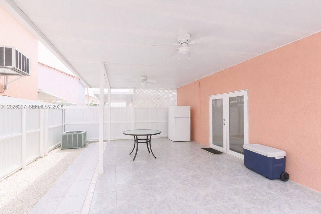 For Sale: $650,000 (3 beds, 2 baths, 1392 Square Feet)
