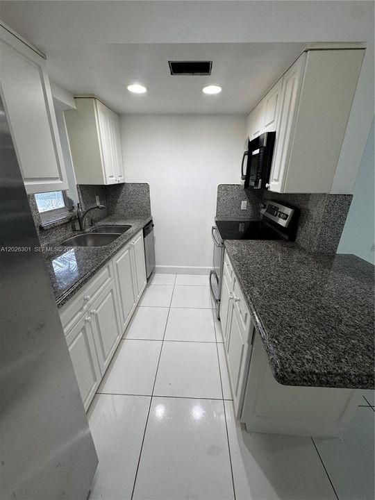 For Rent: $1,800 (1 beds, 1 baths, 567 Square Feet)