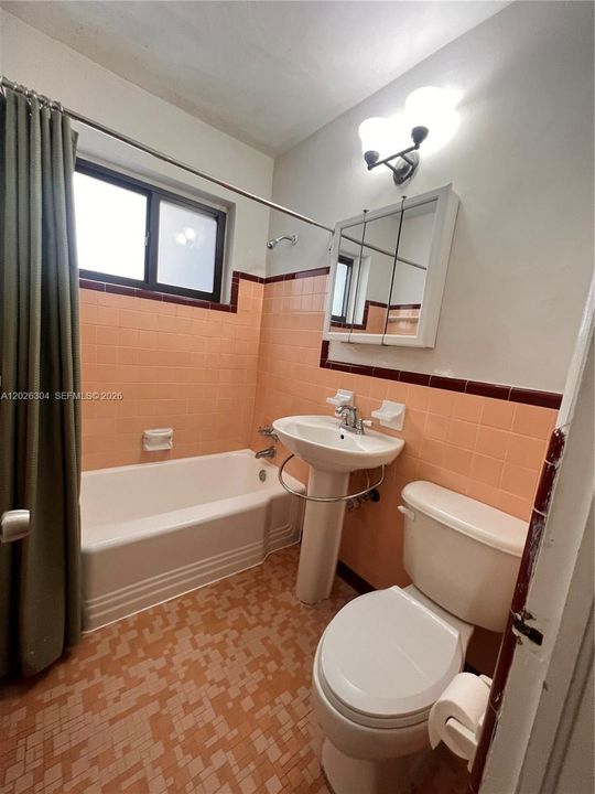 Activo con contrato: $3,400 (2 camas, 1 baños, 1266 Pies cuadrados)