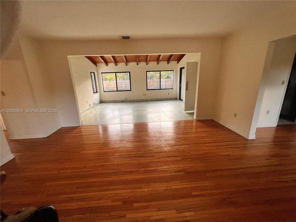 Activo con contrato: $3,400 (2 camas, 1 baños, 1266 Pies cuadrados)