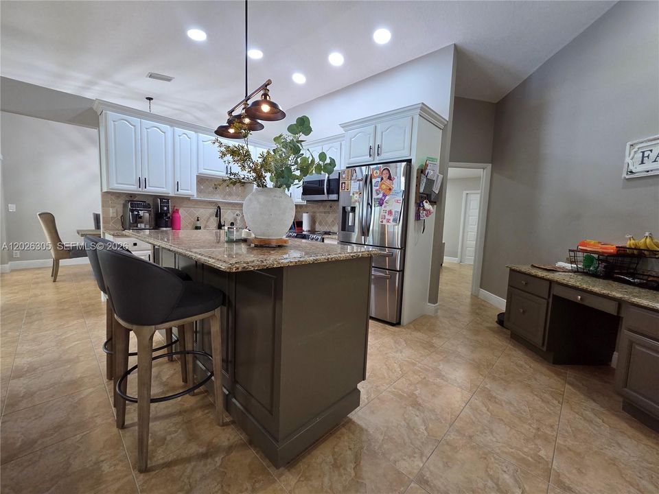 For Rent: $5,700 (4 beds, 2 baths, 2107 Square Feet)
