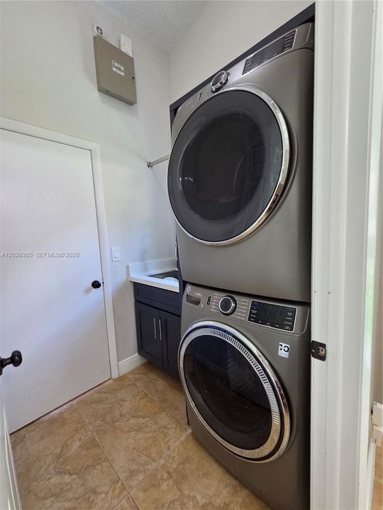 For Rent: $5,700 (4 beds, 2 baths, 2107 Square Feet)