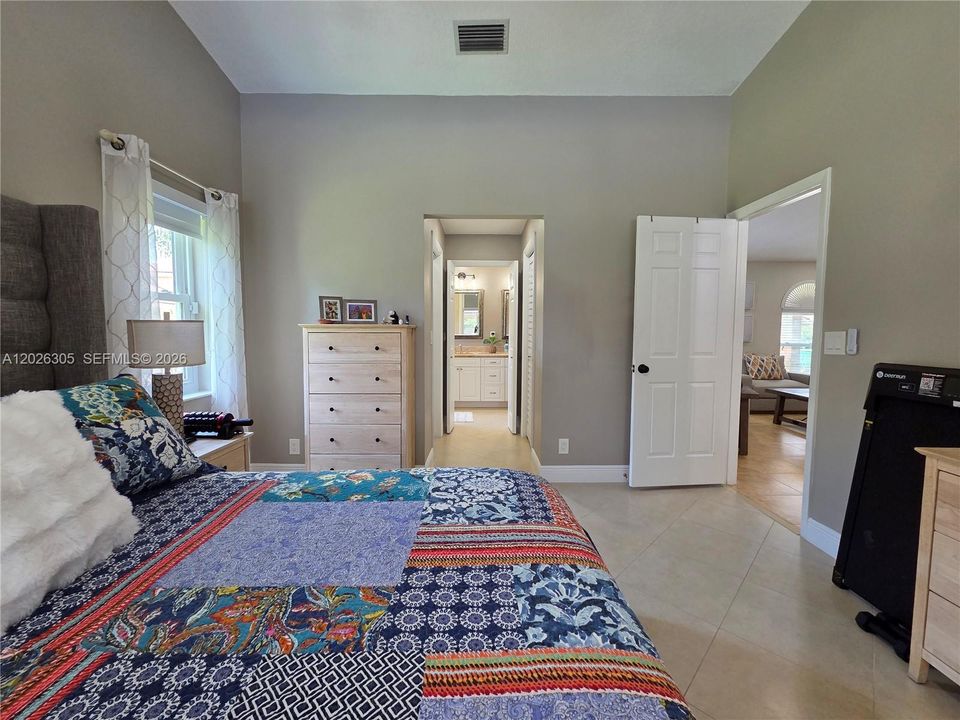For Rent: $5,700 (4 beds, 2 baths, 2107 Square Feet)