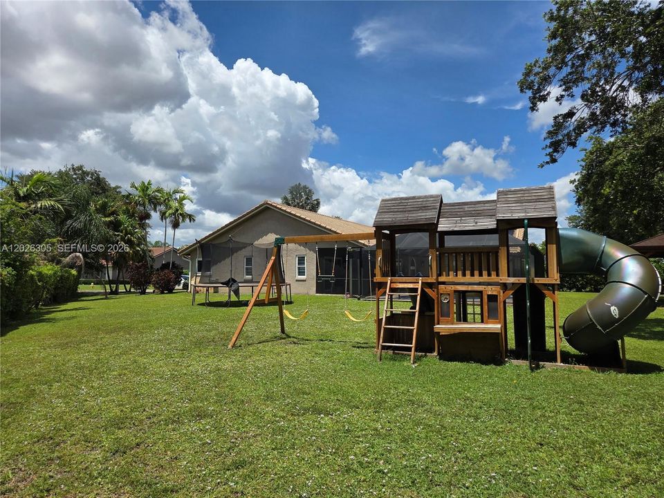 For Rent: $5,700 (4 beds, 2 baths, 2107 Square Feet)