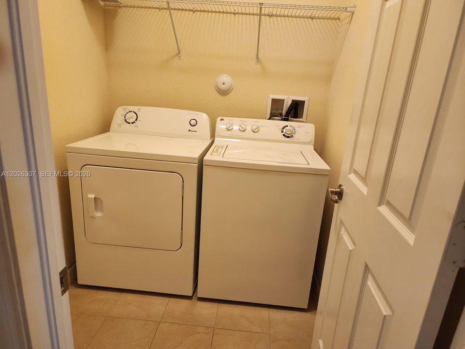 En Renta: $2,950 (3 camas, 2 baños, 1608 Pies cuadrados)