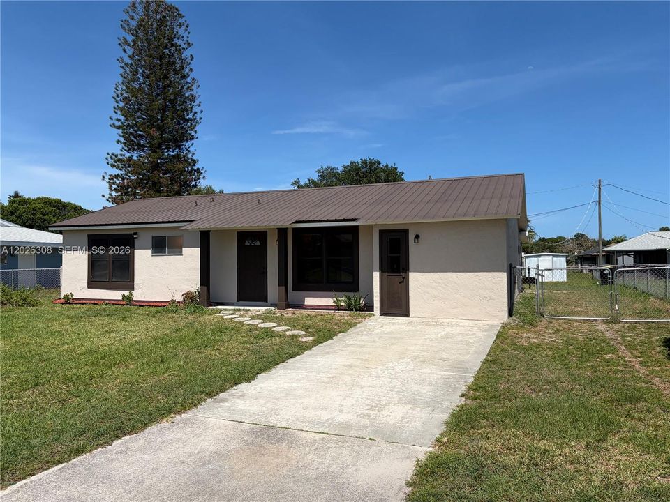 For Sale: $299,000 (4 beds, 1 baths, 1547 Square Feet)
