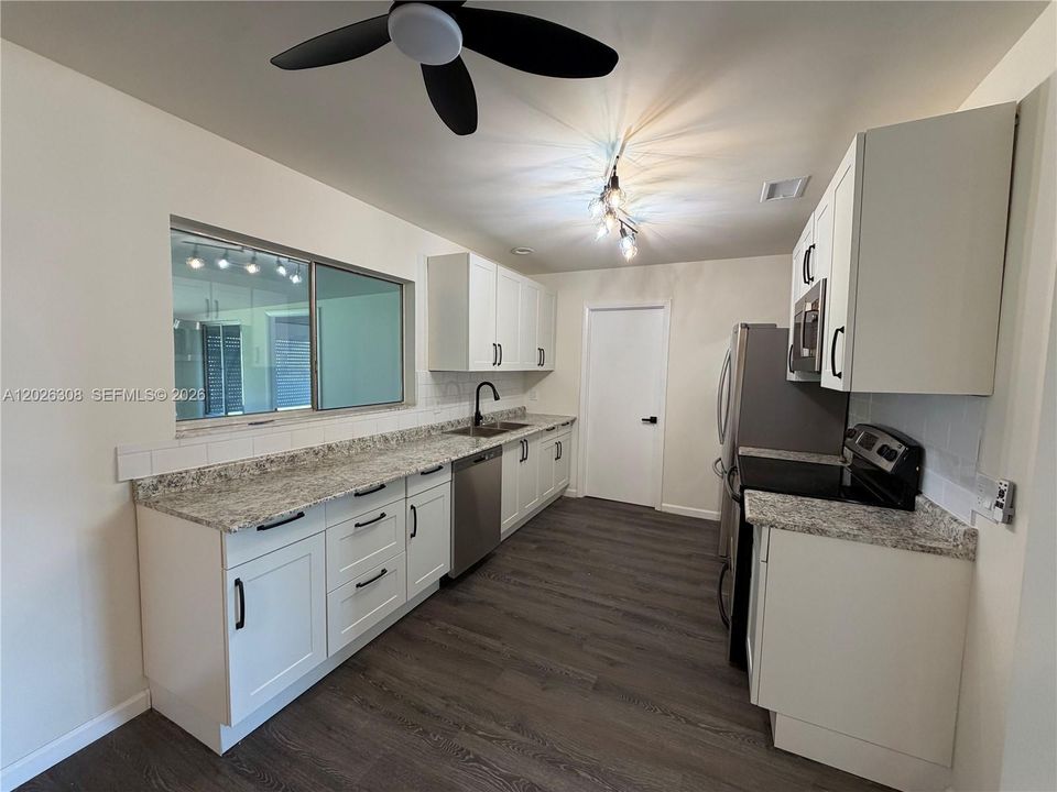 For Sale: $299,000 (4 beds, 1 baths, 1547 Square Feet)