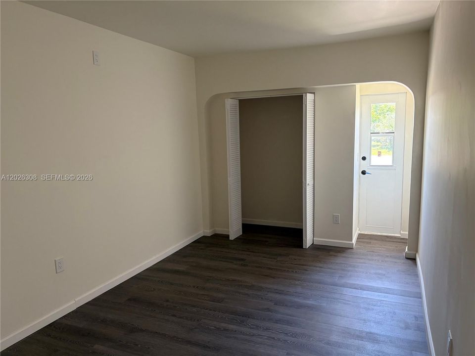 For Sale: $299,000 (4 beds, 1 baths, 1547 Square Feet)