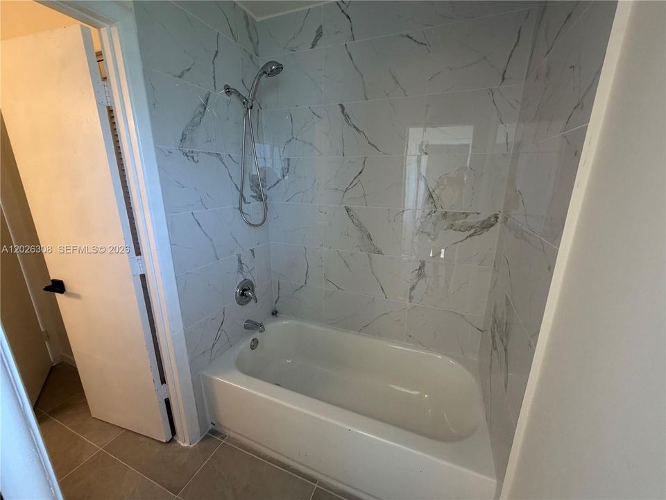 For Sale: $299,000 (4 beds, 1 baths, 1547 Square Feet)