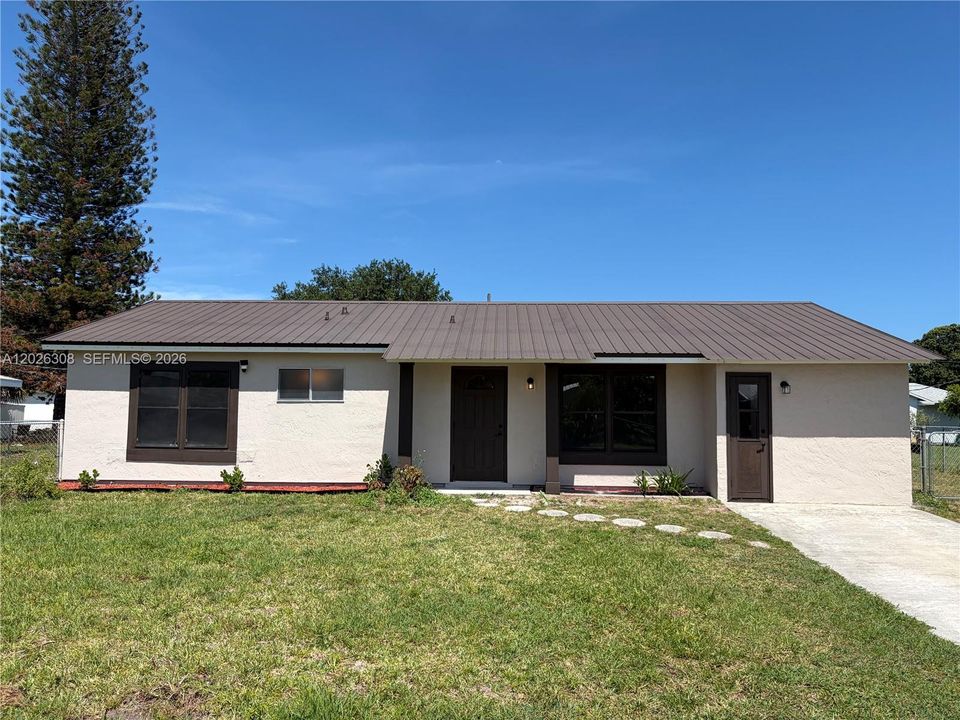 For Sale: $299,000 (4 beds, 1 baths, 1547 Square Feet)