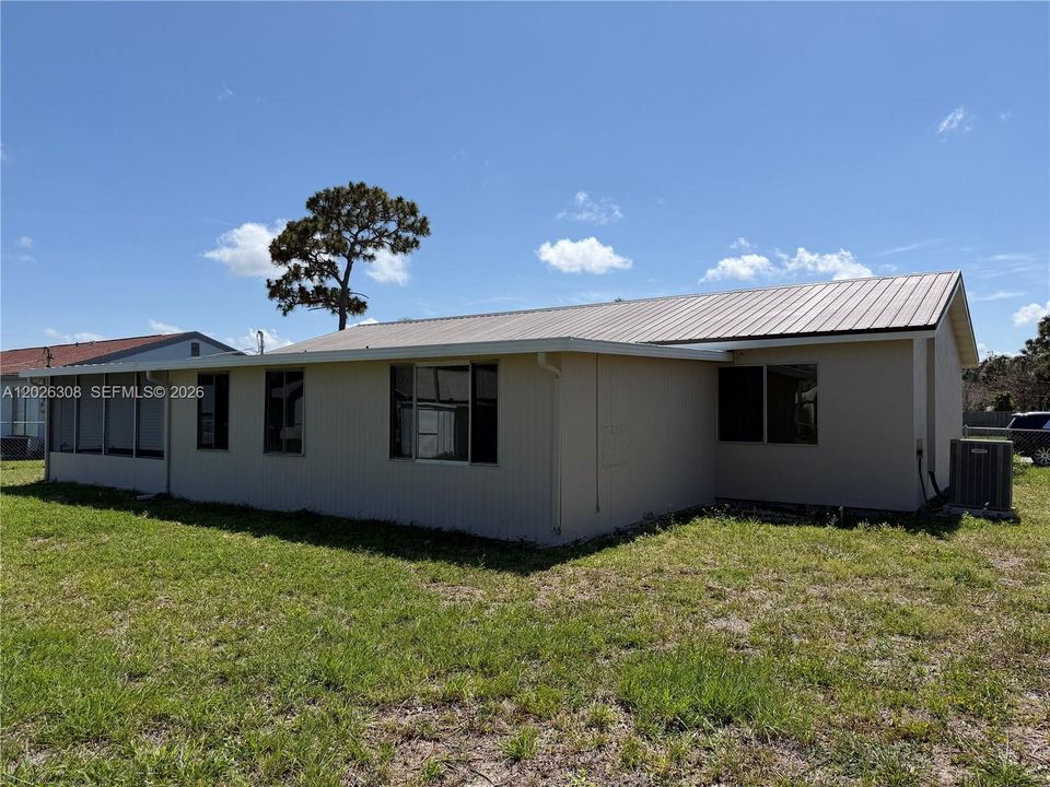 For Sale: $299,000 (4 beds, 1 baths, 1547 Square Feet)