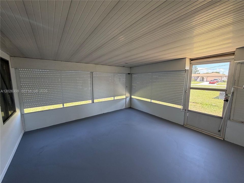 For Sale: $299,000 (4 beds, 1 baths, 1547 Square Feet)