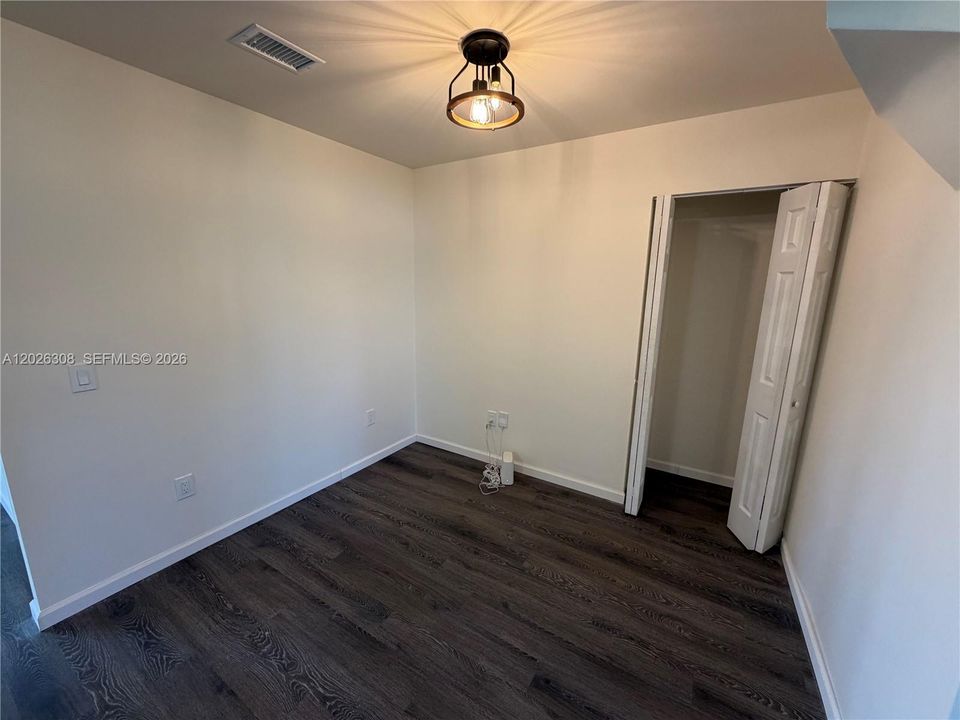 For Sale: $299,000 (4 beds, 1 baths, 1547 Square Feet)