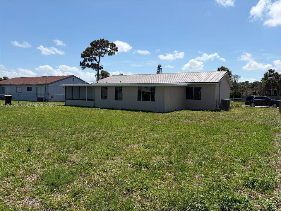 For Sale: $299,000 (4 beds, 1 baths, 1547 Square Feet)