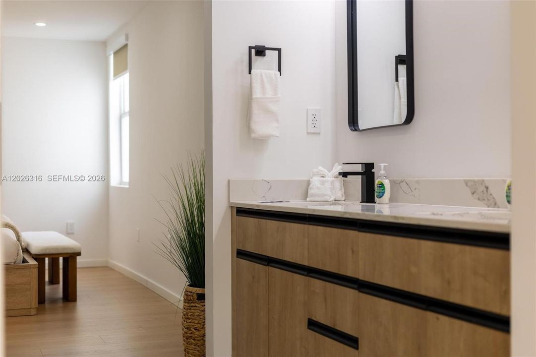 В аренду: $8,500 (3 спален, 4 ванн, 3469 Квадратных фут)